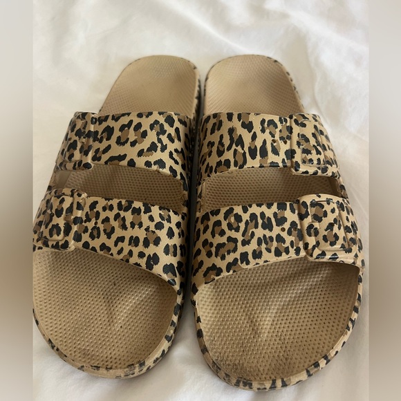 Freedom Moses cheetah sandal - Picture 3 of 6